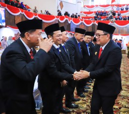 Resmi Dilantik 120 Anggota DPRD Jatim 2024-2029, Pj. Gubernur Adhy: Selamat Menjalankan Tugas, Utamakan Kepentingan Rakyat