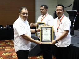 Satresnarkoba Polres Jombang Terima Penghargaan Terbaik Kegiatan Preemtif Sosialisasi Perangi Narkoba