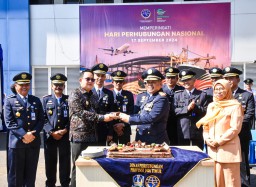 Hadiri Peringatan Hari Perhubungan Nasional ke-53 Tahun, Pj. Gubernur Adhy Ajak Jaga dan Tingkatkan Kualitas Transportasi Jatim