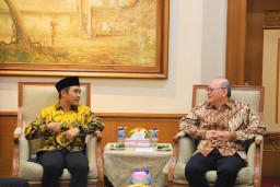 Pj. Sekdaprov Jatim Serahkan SPT Plt. Wali Kota Pasuruan kepada H. Adi Wibowo