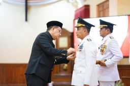 Lantik Pj. Bupati Pasuruan dan Pj. Wali Kota Probolinggo, Pj. Gubernur Adhy Pesankan Kawal Pembangunan dan Pesta Demokrasi
