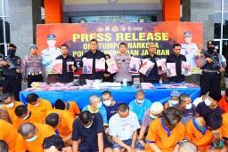 Peredaran Narkoba di Gresik Bikin Ngelus Dada, Polres Gresik Amankan Ratusan Gram Sabu