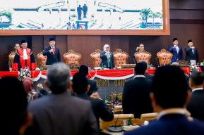 Pimpinan DPRD Jatim Resmi Dilantik, Pj Gubernur Adhy: Siap Tancap Gas Rampungkan Penyusunan APBD TA 2025