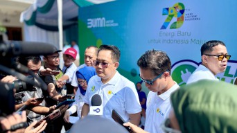 Pj Gubernur Jatim Konvoi Motor Listrik Bareng PLN
