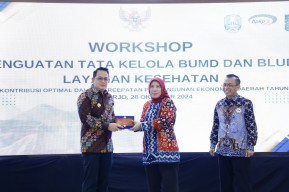Pj. Gubernur Jatim Dorong Optimalisasi BUMD dan BLUD Kesehatan untuk Tingkatkan PAD dan Kualitas Layanan