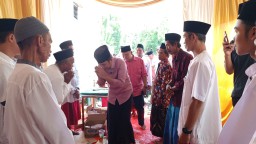 PKL di Jember Curhat Tak Diperhatikan ke Gus Fawait, Berharap Dapat Ruang Lebih Luas