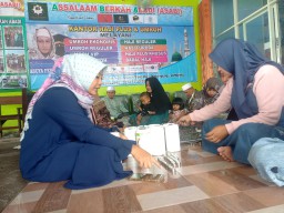 Gigih Menabung Sisa Belanja, Ibu Rumah Tangga di Jombang Berangkat Umroh Pakai Uang Koin