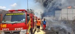 Gudang Daur Ulang Plastik di Driyorejo Gresik Kebakaran, Gara-gara Bakaran Rumput
