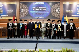 Penuh Haru, Menteri AHY Persembahkan Gelar Doktor untuk Almarhumah Ibu Ani Yudhoyono