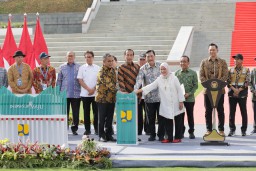 Disaksikan Presiden Jokowi, Menteri AHY Serahkan Sertipikat Tanah Elektronik Hak Pakai untuk Istana Negara dan Istana Garuda di IKN