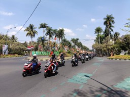 Cari Aman Naik Motor saat Cuaca Panas Bersama Honda