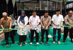 Resmikan Bumdes Buyos Yosowilangun, Ketua DPRD Gresik Dukung Desa Jadi Mandiri Beneran