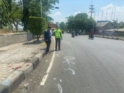Lansia Boncengan Kecelakaan di Banjarsari Cerme Kabupaten Gresik, Satu Orang Meninggal