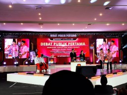 Cabup Hendy Bahas Manfaat Kopi Untuk Kesehatan dalam Debat Perdana Pilkada Jember, Begini Respon Fawait