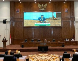 Pj Bupati Bojonegoro Hadiri Rapat Paripurna DPRD Sampaikan Raperda APBD 2025