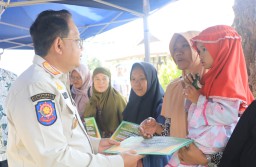 Pj. Gubernur Jatim Salurkan Bantuan Sosial bagi PPKS Wilayah Kota Malang