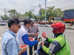 Wujudkan Budaya Cari aman Berkendara, MPM Honda Jatim Hadirkan Rambu Imbauan di Jalan Raya