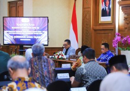 Terima Baleg DPR RI untuk Prolegnas, Pj. Gubernur Adhy Bahas Proporsi DBHCHT, UU HKPD, hingga Pengelolaan Ruang Laut bagi Jawa Timur