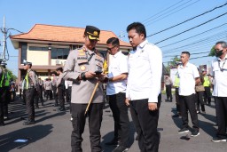 Kapolres Bojonegoro Sidak HP Seluruh Anggota untuk Cegah Judi Online