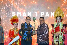 Di SMA Award 2024, Pj. Gubernur Jatim Tekankan Konsistensi Jaga Prestasi Tingkat Nasional dan Internasional