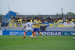 Gol di Menit Akhir Selamatkan Muka Gresik United di Kandang Saat Jamu Persibo