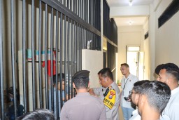 Kapolres Gresik Tinjau Langsung Kondisi Kesiapan Penjaga Tahanan