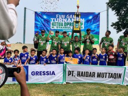 Penutupan Turnamen Ketua DPRD Gresik M. Syahrul Munir Cup, Orang Tua Siswa SSB Mengapresiasi