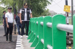 Plt Bupati Sidoarjo Subandi Sidak Jembatan Kedungpeluk yang Baru