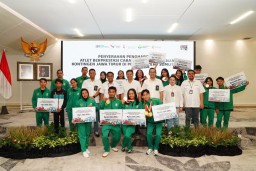 Atlet Senam Persani Jatim Peraih Medali di PON XXI Aceh-Sumut Dapat Bonus dari Petrokimia Gresik