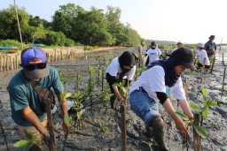 Pelindo Regional 3 Raih Penghargaan TJSL dari Pemerintah Provinsi Jawa Timur