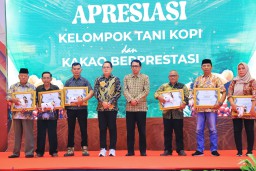 Luncurkan Program GEMA, Pj. Gubernur Adhy Dorong Lahirnya Inovasi Pengembangan Tembakau, Kopi, dan Kakao Jawa Timur