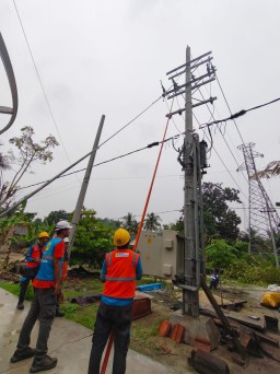 Sambut Tahun Baru, PLN Operasikan Tower 20 KV Kangean-Mamburit, Terangi Ratusan Rumah di Pulau Mamburit