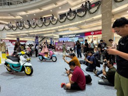 New Honda Scoopy Curi Perhatian Ribuan Pengunjung di Royal Plaza Surabaya
