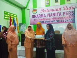 Rayakan HUT ke-25, Dharma Wanita Persatuan Unit SMPN 2 Sukodono Gelar Berbagai Kegiatan Sekaligus Peringati Hari Ibu