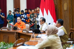 Rakor Bersama Menko PMK dan Kepala BNPB di Grahadi, Pj. Gubernur Adhy : Ini Upaya Tingkatkan Kesiapsiagaan Hadapi Bencana Hidrometeorologi