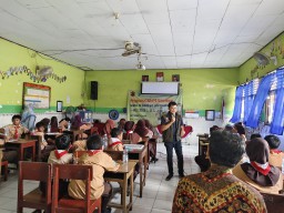 Smelting Menjalankan Program CSR di Bidang Pendidikan Japanese Language Program di SDN 7 Gresik