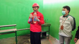 Smelting Bangun Rumah Kelola Sampah di Desa Sukomulyo Gresik, Mesin Pirolisis Ubah Plastik Jadi Solar