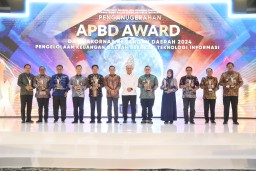 Jatim Borong Empat Penghargaan di APBD Award 2024, Pj. Gubernur Adhy: Bukti Komitmen Pengelolaan Anggaran yang Akuntabel dan Efisien
