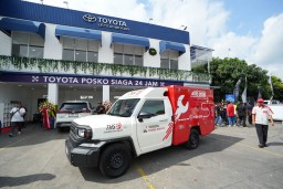 Toyota Posko Siaga dan Toyota Bengkel Siaga Siap Menjaga Mobilitas Pelanggan di Masa Liburan Nataru 2024, Toyota Mobile Service Gunakan Konversi Hilux Rangga