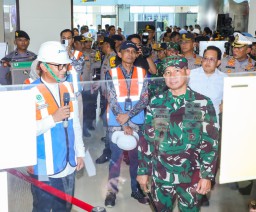 Posko Terpadu Nataru di Pelabuhan Tanjung Perak Diapresiasi Kapolri dan Panglima TNI, Pj. Gubernur Adhy Sebut Berkat Kolaborasi yang Hebat