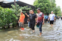 Tiga Hari Pepelegi dan Sawotratap Terendam Banjir, Pj. Gubernur Jatim Gerak Cepat Datangkan Truk Pompa serta Normalisasi Sungai