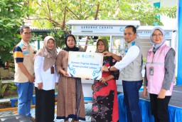 Srikandi PLN Jatim Geber Program Sosial Sambut Tahun Baru 2025