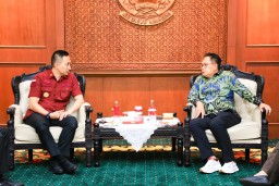 Pj. Gubernur Jatim Gagas Sistem Passport on Board bagi Jemaah Haji dan Umrah untuk Percepat Layanan Imigrasi