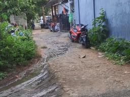 Warga Kelurahan Gedongombo Tuban Keluhkan Dugaan Pembuangan Limbah Domestik Rumah Makan, DLHP Akan Cek