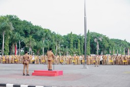 Pimpin Apel Perdana Awal Tahun 2025, Bupati Gresik Tegaskan Kepada ASN untuk Tingkatkan Layanan kepada Masyarakat