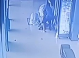 Aksi Pencurian Tas di Masjid Jombang Terekam CCTV, Polisi Kejar Pelaku