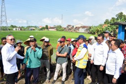 Pj Gubernur Adhy Apresiasi Komitmen Pemerintah Pusat, Menunjukkan Atensi Perbaikan Saluran Irigasi di Jatim