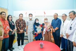 Sukses Lakukan Pemisahan Kembar Siam Asal Ngawi, Pj. Gubernur Adhy Puji Konsistensi RSUD Dr. Soetomo Surabaya