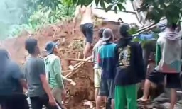 Tanah Longsor Landa Wonosalam Jombang: Empat Rumah Rusak, Dua Korban Masih Dicari