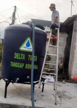 Lima Tandon Air Bersih Disiapkan Perumda Delta Tirta untuk Warga Terdampak Banjir di Kecamatan Candi